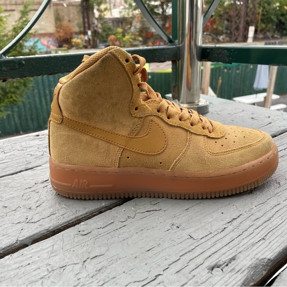 Nike Air Force 1 High Wheat 🌾 - Picture 4 of 9